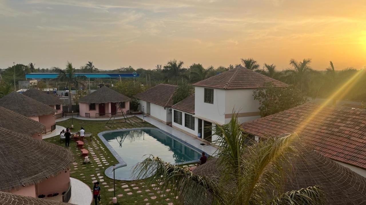 The Village Resort Kodāe Extérieur photo